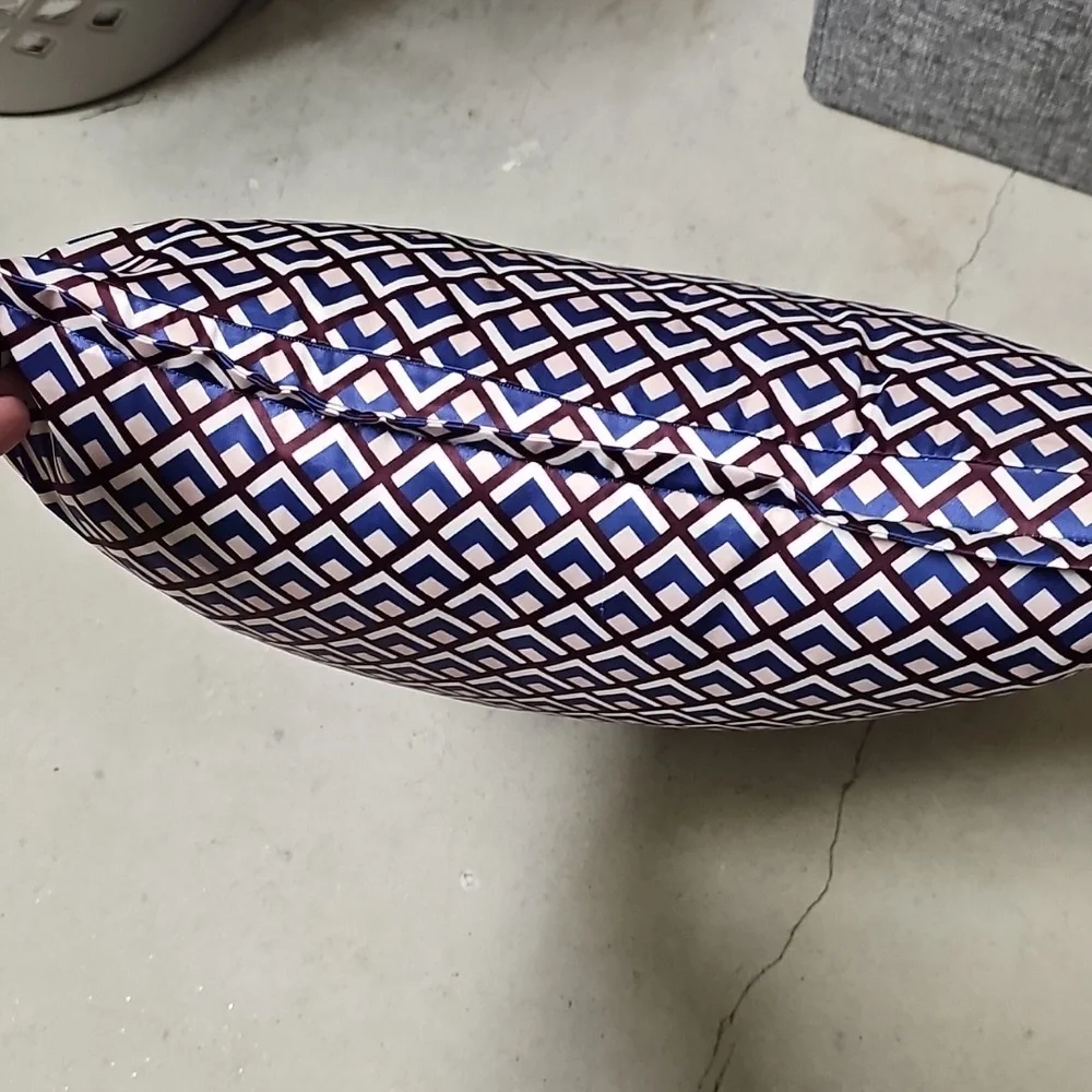 Nwt Geometric Patterned Pillow 18x18 1 Pillow